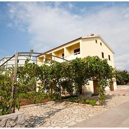 Apartment & Room Dinka, Krk كرك المظهر الخارجي الصورة