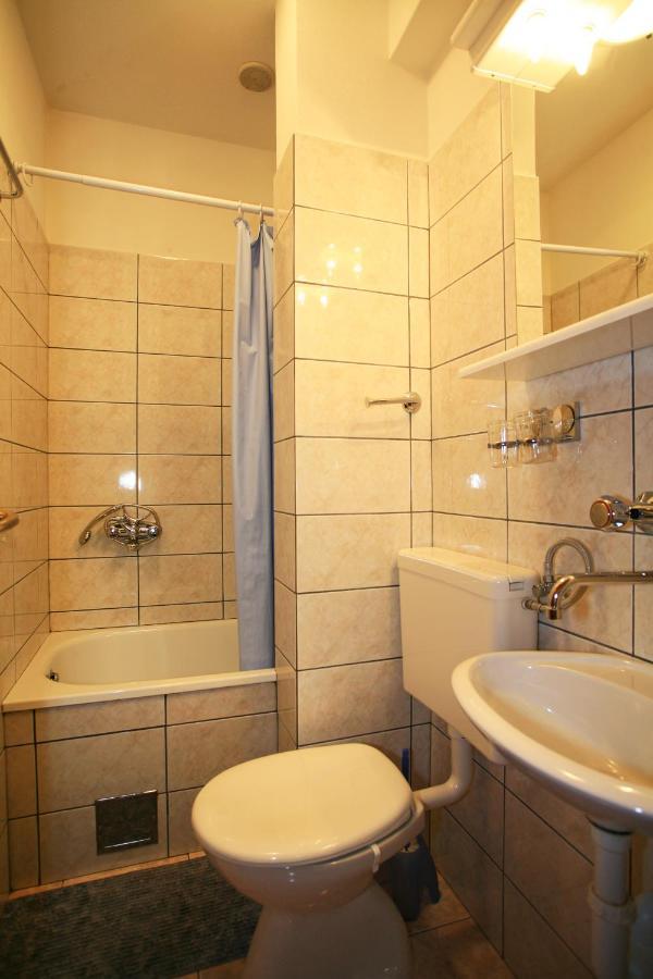 Apartment & Room Dinka, Krk كرك المظهر الخارجي الصورة