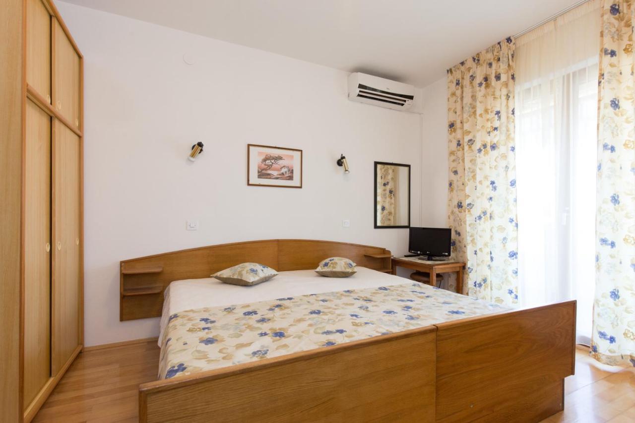 Apartment & Room Dinka, Krk كرك المظهر الخارجي الصورة