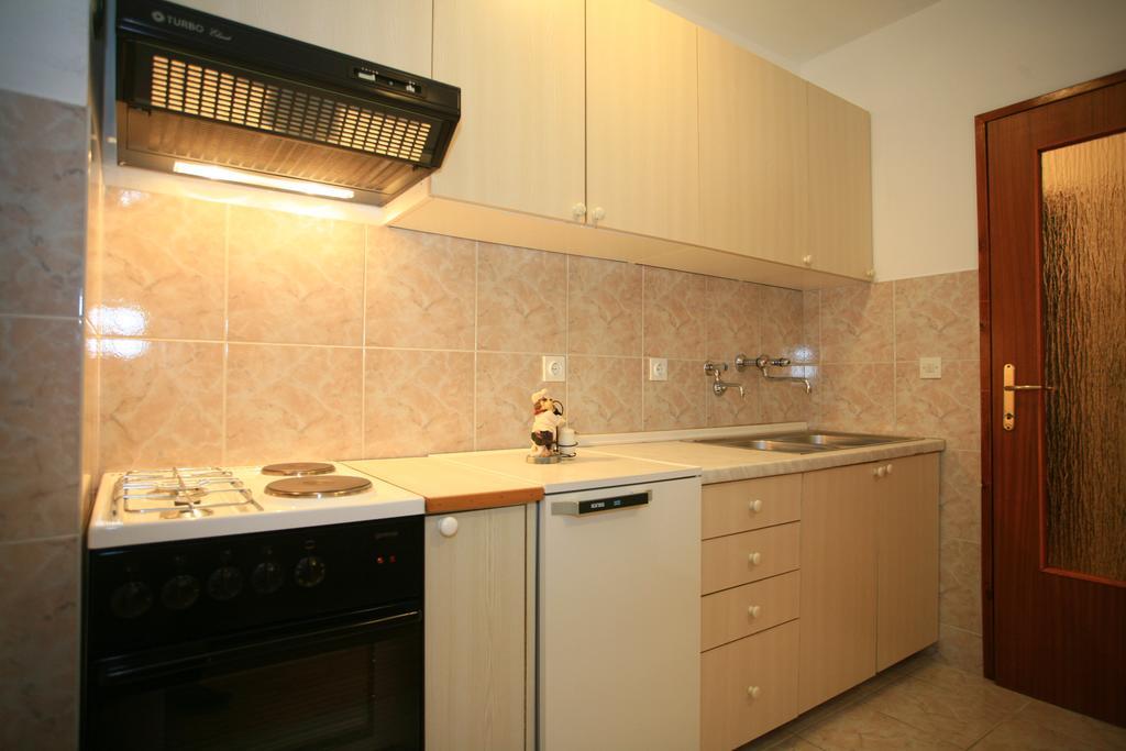Apartment & Room Dinka, Krk كرك المظهر الخارجي الصورة