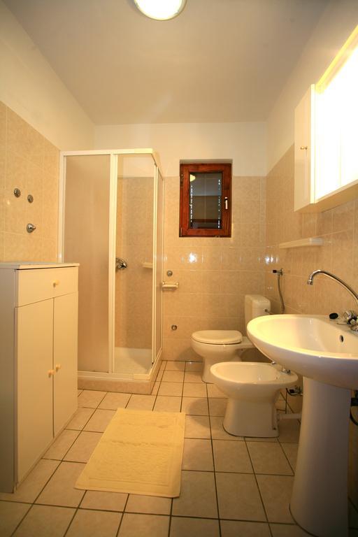 Apartment & Room Dinka, Krk كرك المظهر الخارجي الصورة
